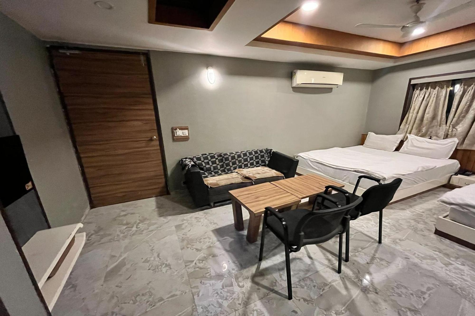 Hotel Om Balaji Ahmedabad Exterior foto